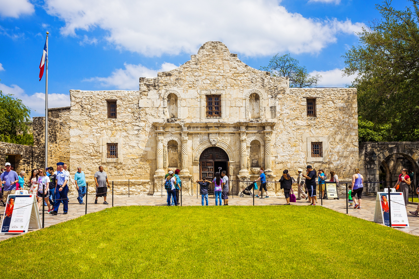 Visitors in front of the Alamo