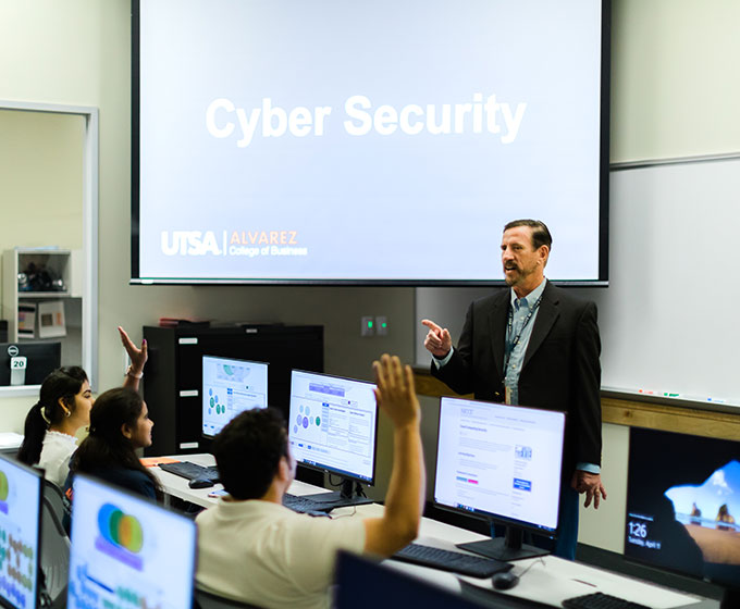 UTSA, Tec de Monterrey welcome inaugural students to binational cyber program